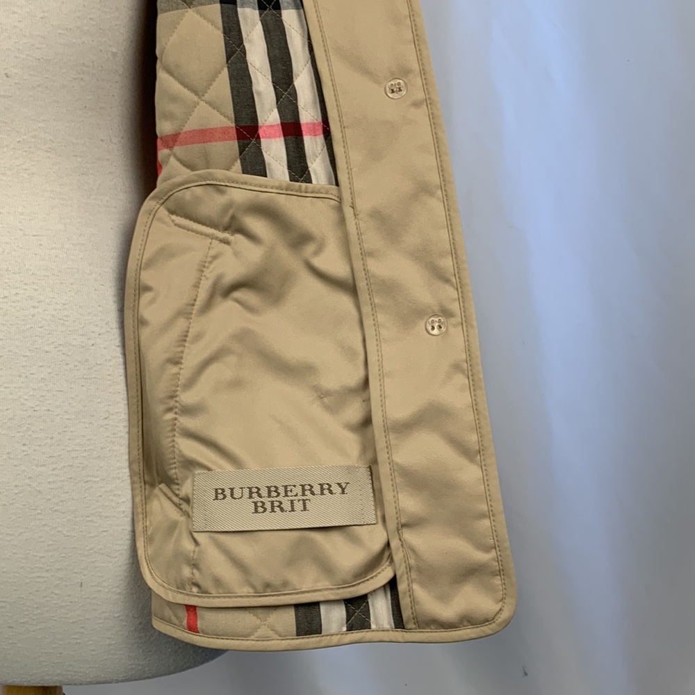 Burberry Classic Tan Quilted Jacket - Picture 11 of 16